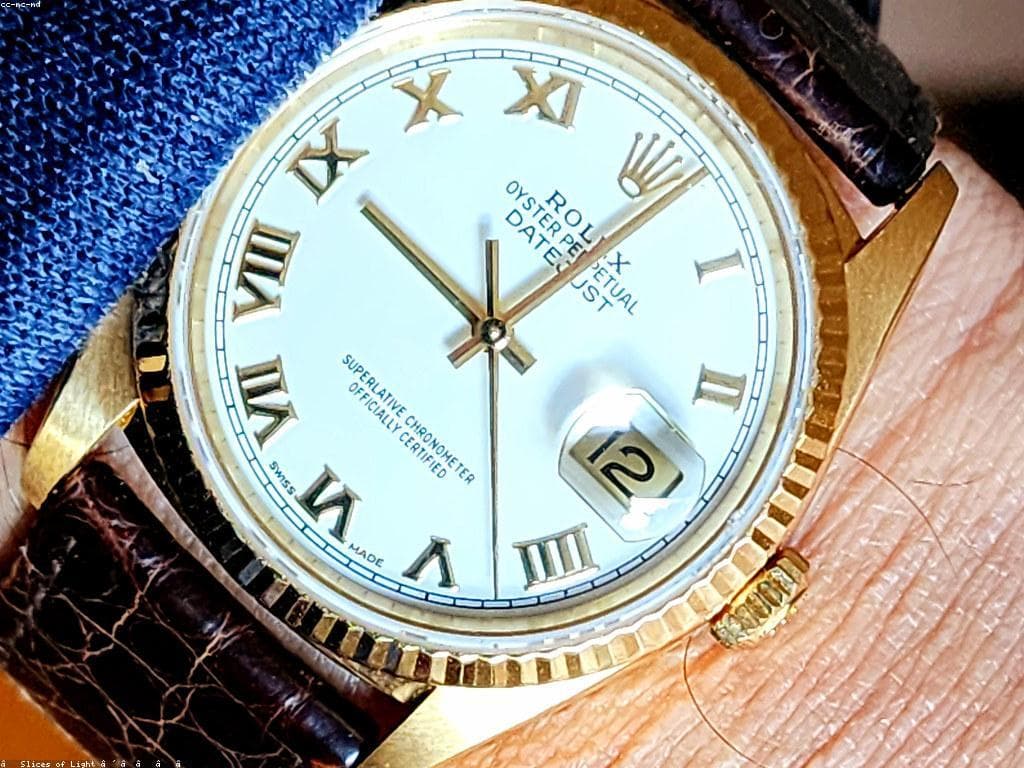 Montre Classic en acier, cadran clair