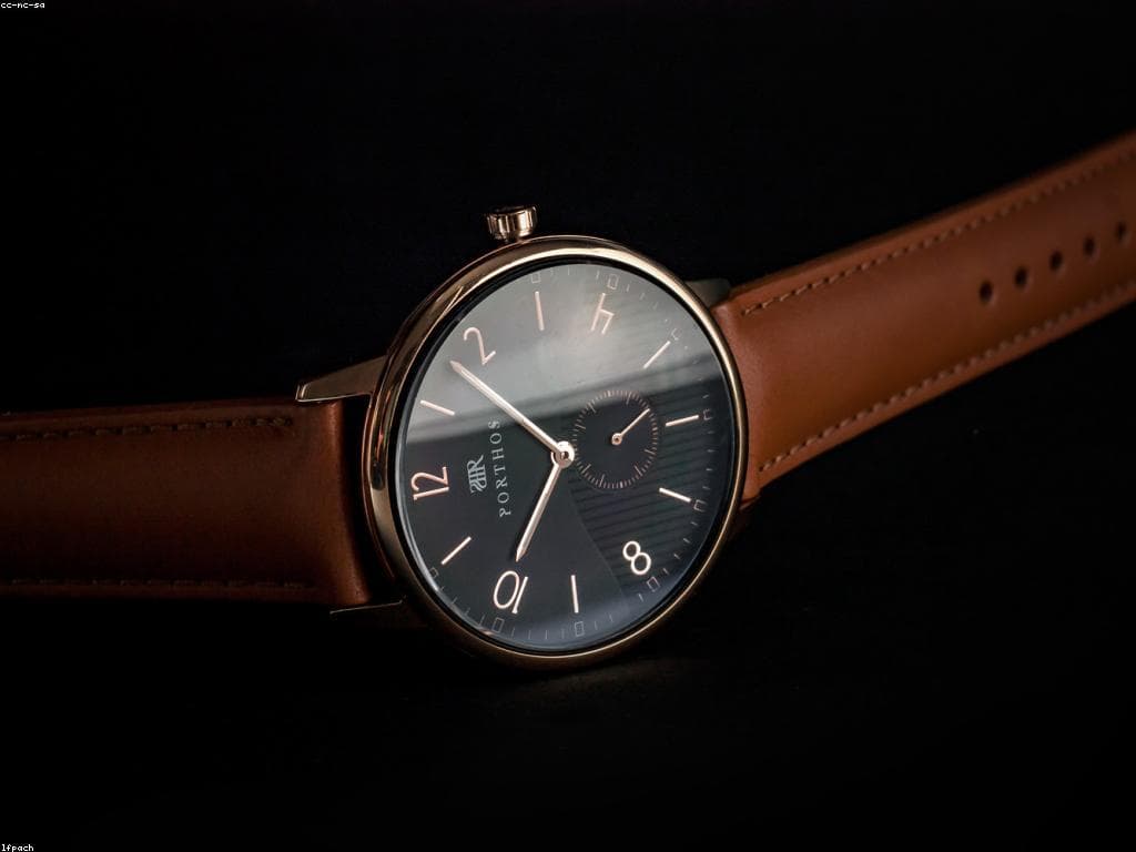 Montre Classic en acier, cadran clair — vue 5